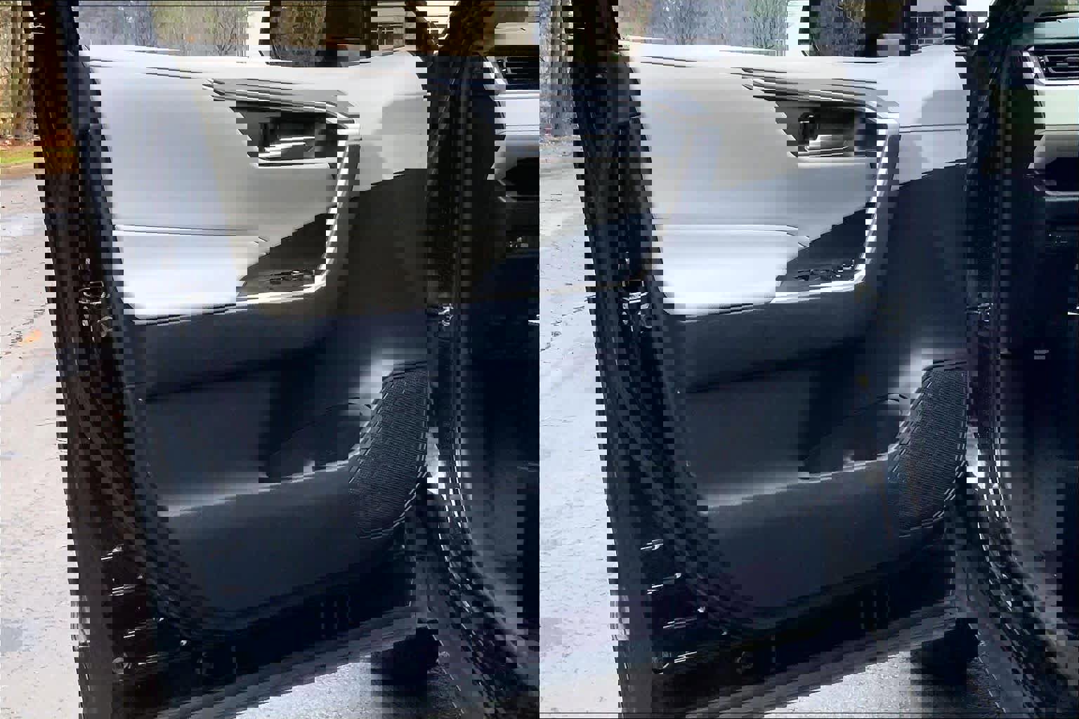 Used 2020 Toyota RAV4 XLE w/ Convenience Package image 22