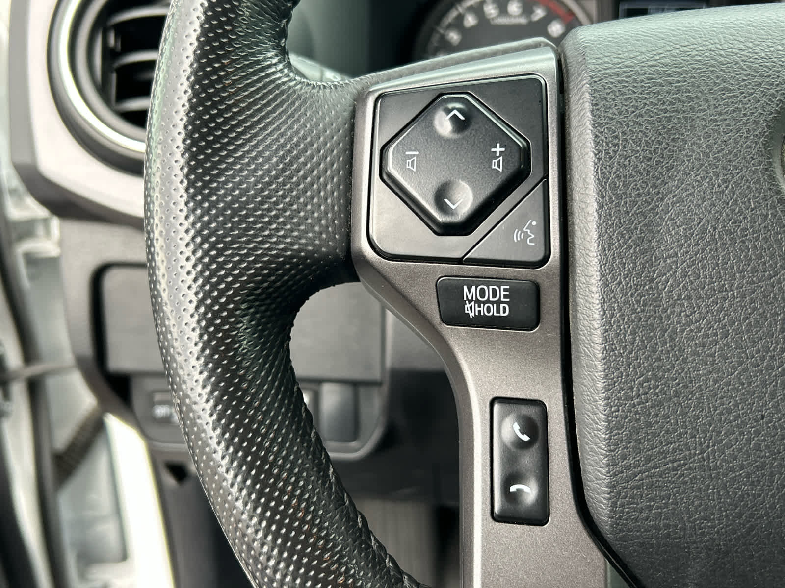 Used 2023 Toyota Tacoma TRD Off-Road image 31