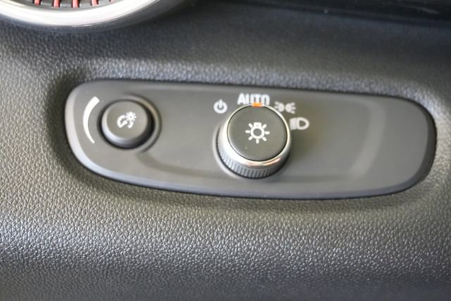 Used 2025 Chevrolet Trax RS w/ Driver Confidence Package FWD image 17