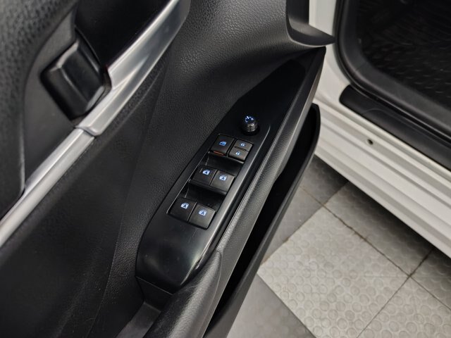 Used 2019 Toyota Camry SE FWD image 19