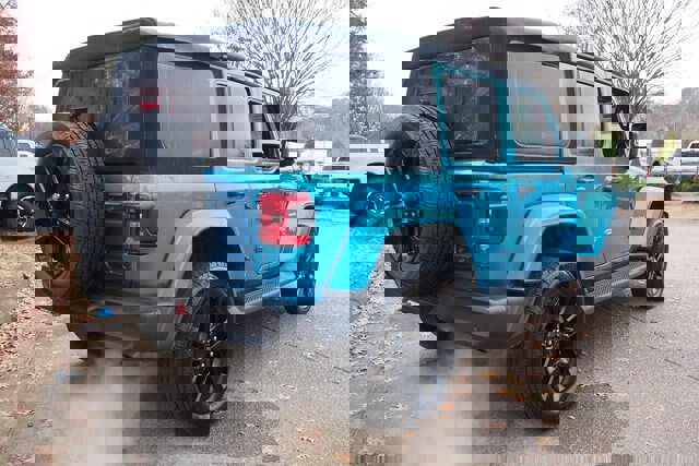 Used 2024 Jeep Wrangler Unlimited Sahara w/ Technology Group image 5