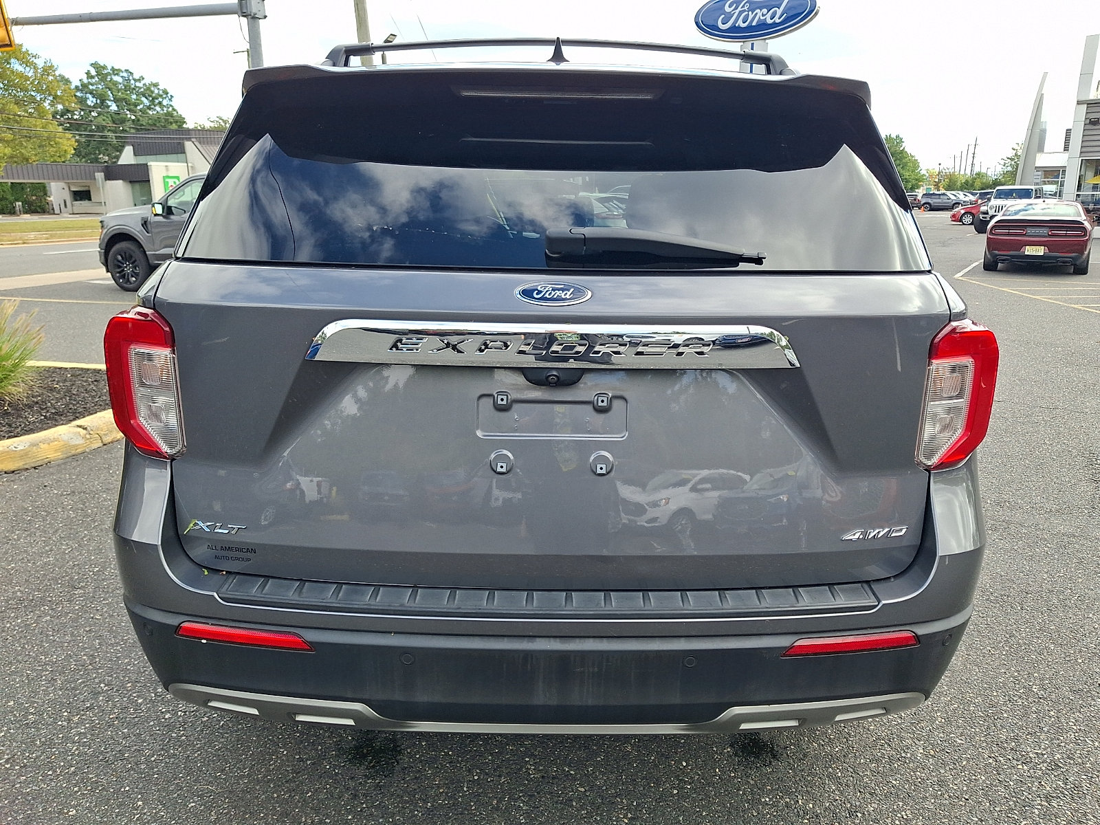 Certified 2022 Ford Explorer XLT w/ Equipment Group 202A AWD/4WD image 9