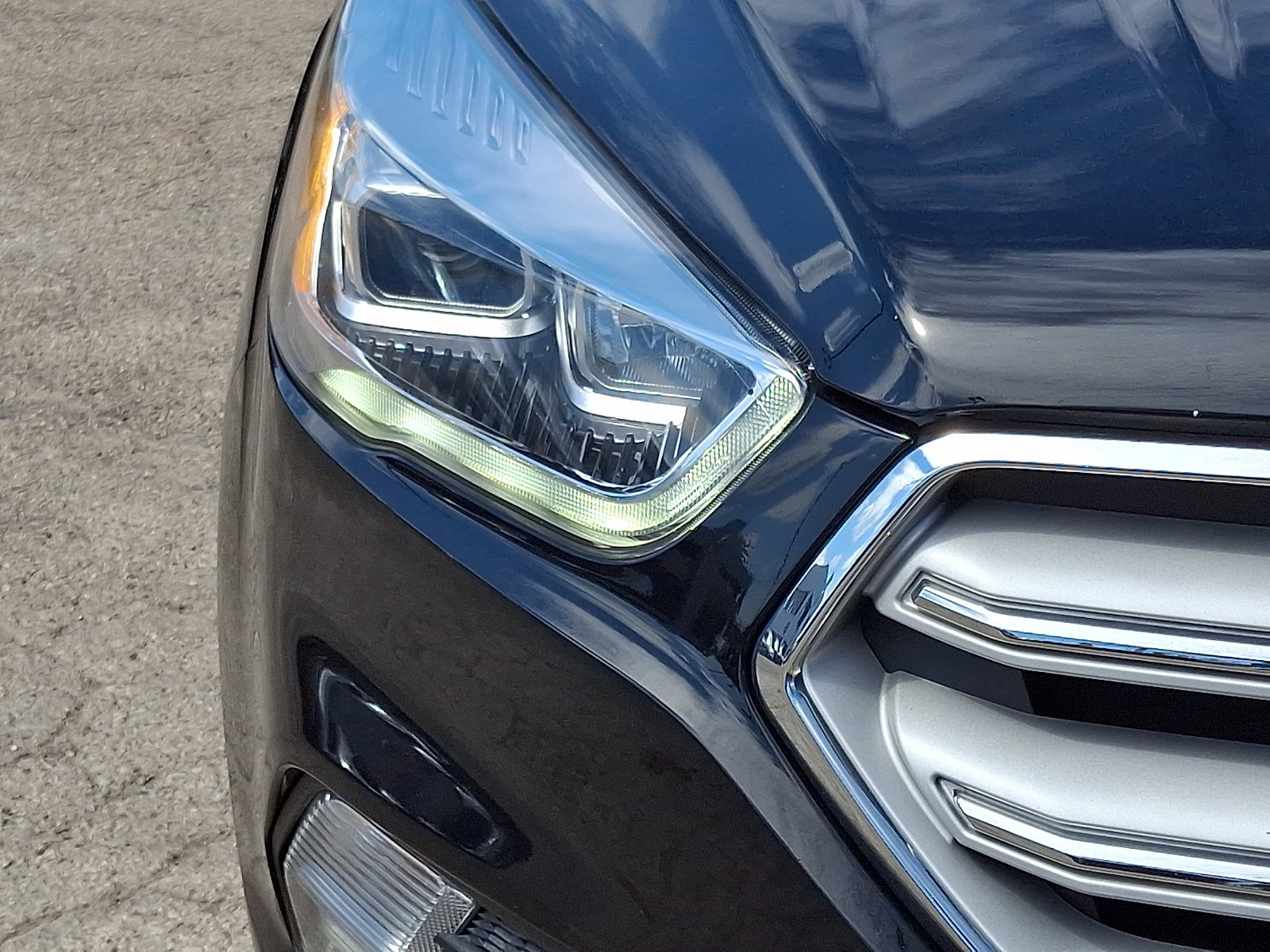 Certified 2019 Ford Escape Titanium AWD/4WD image 9