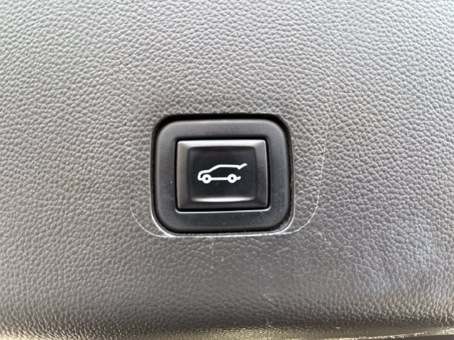 Used 2022 Chevrolet Traverse Premier w/ LPO, Floor Liner Package AWD/4WD image 9