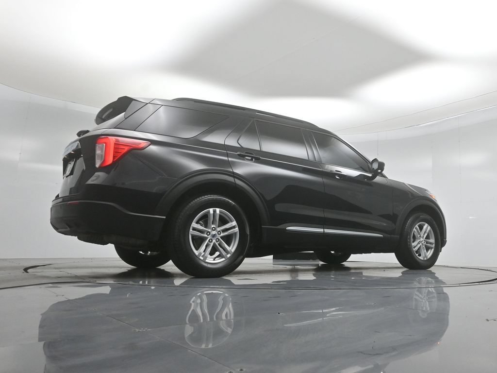 Certified 2024 Ford Explorer XLT RWD image 42