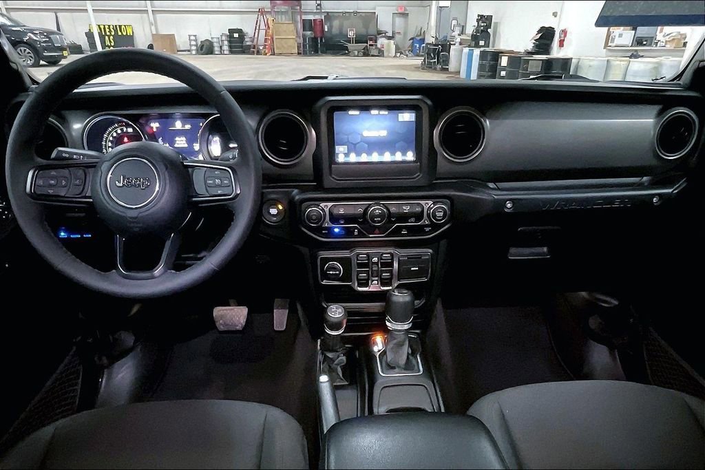 Used 2023 Jeep Wrangler Unlimited image 14