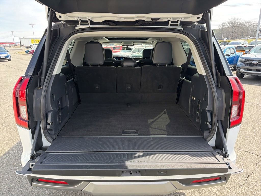 Certified 2025 Ford Expedition Max Platinum image 18