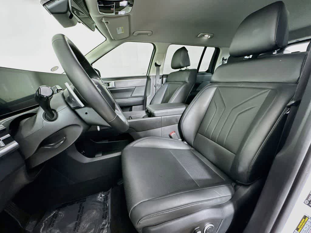 Used 2025 Hyundai Santa Fe SEL FWD image 11