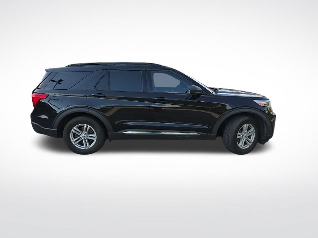 Certified 2021 Ford Explorer XLT w/ Equipment Group 202A AWD/4WD image 4
