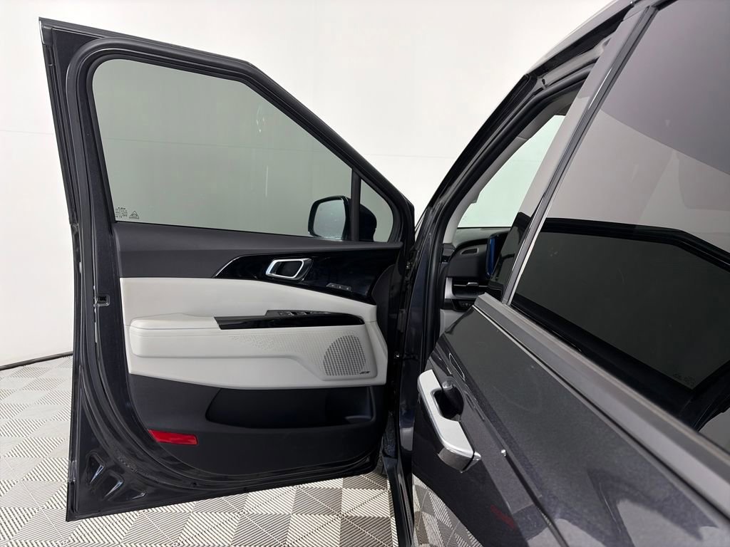 Used 2024 Kia Carnival SX Prestige image 10