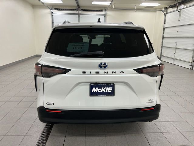 Used 2024 Toyota Sienna XLE image 2
