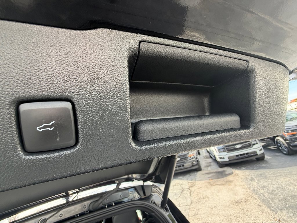 Certified 2023 Ford Escape ST-Line Select w/ Tech Pack #2 AWD/4WD image 17