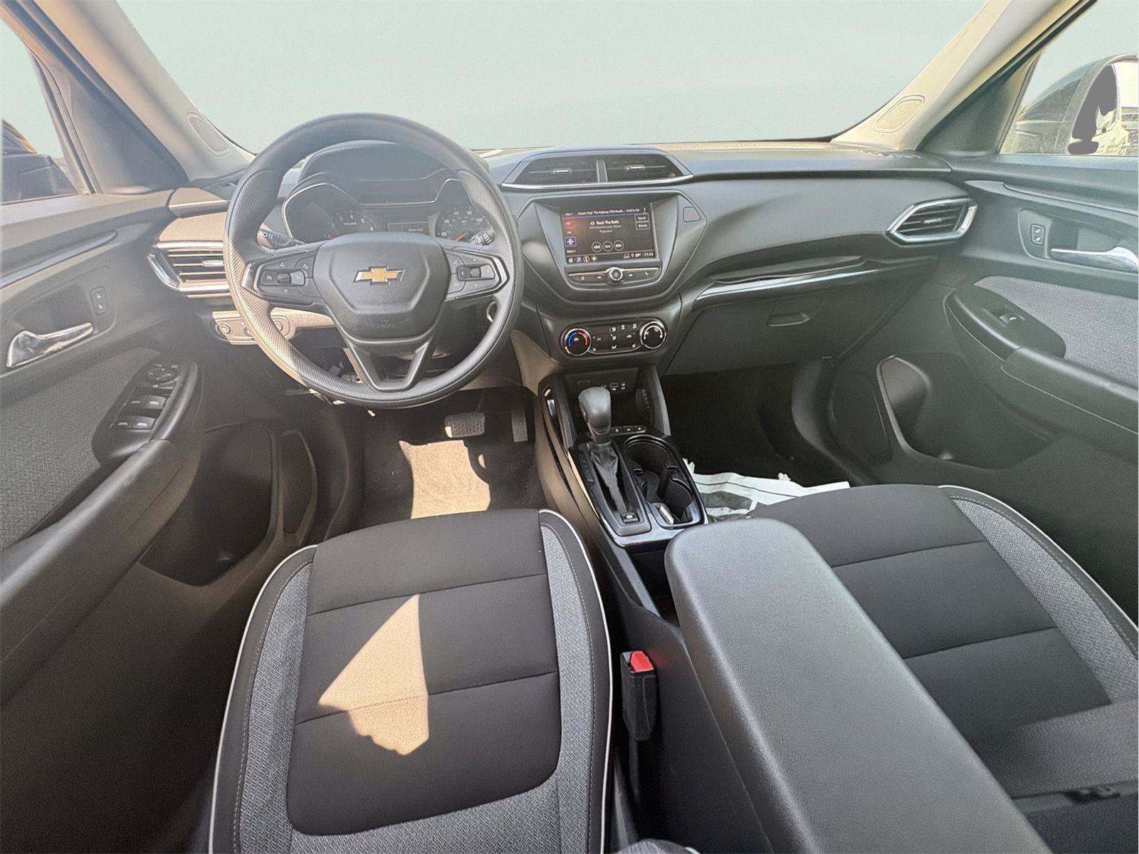 Used 2022 Chevrolet TrailBlazer LT FWD image 12