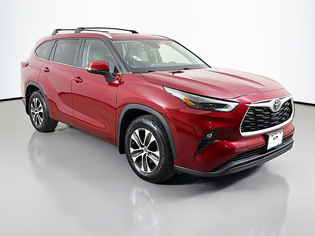 Used 2023 Toyota Highlander XLE AWD/4WD image 43