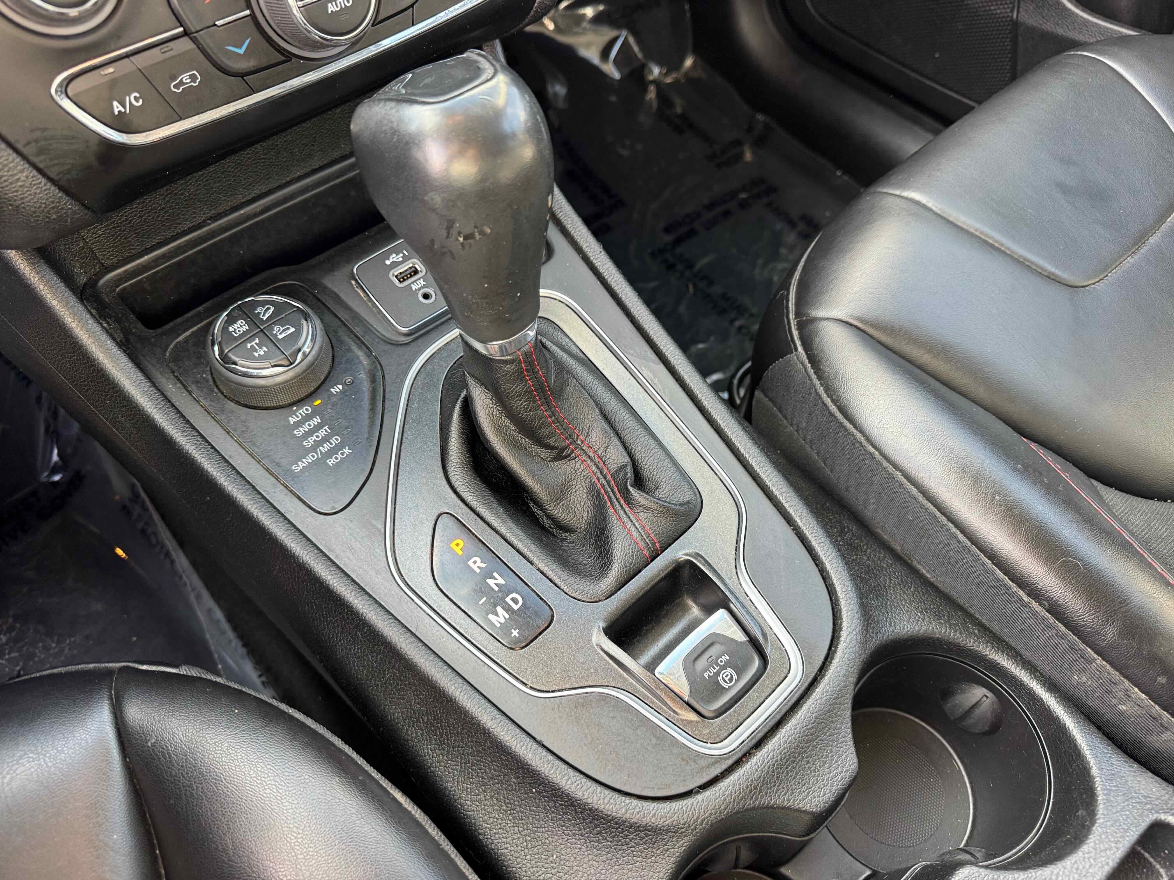 Used 2021 Jeep Cherokee Trailhawk w/ Comfort/Convenience Group image 21