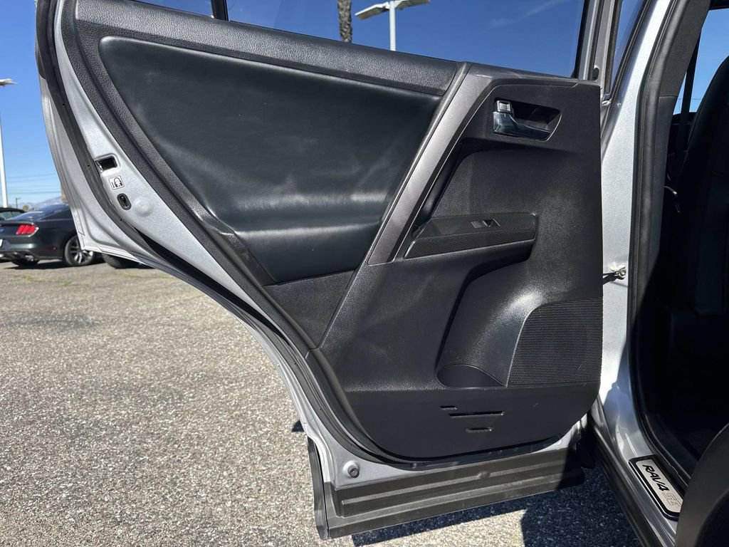 Used 2018 Toyota RAV4 SE w/ Advanced Technology Package image 23