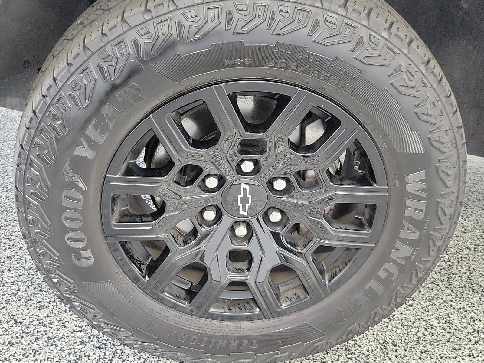 Used 2025 Chevrolet Colorado Trail Boss AWD/4WD image 5