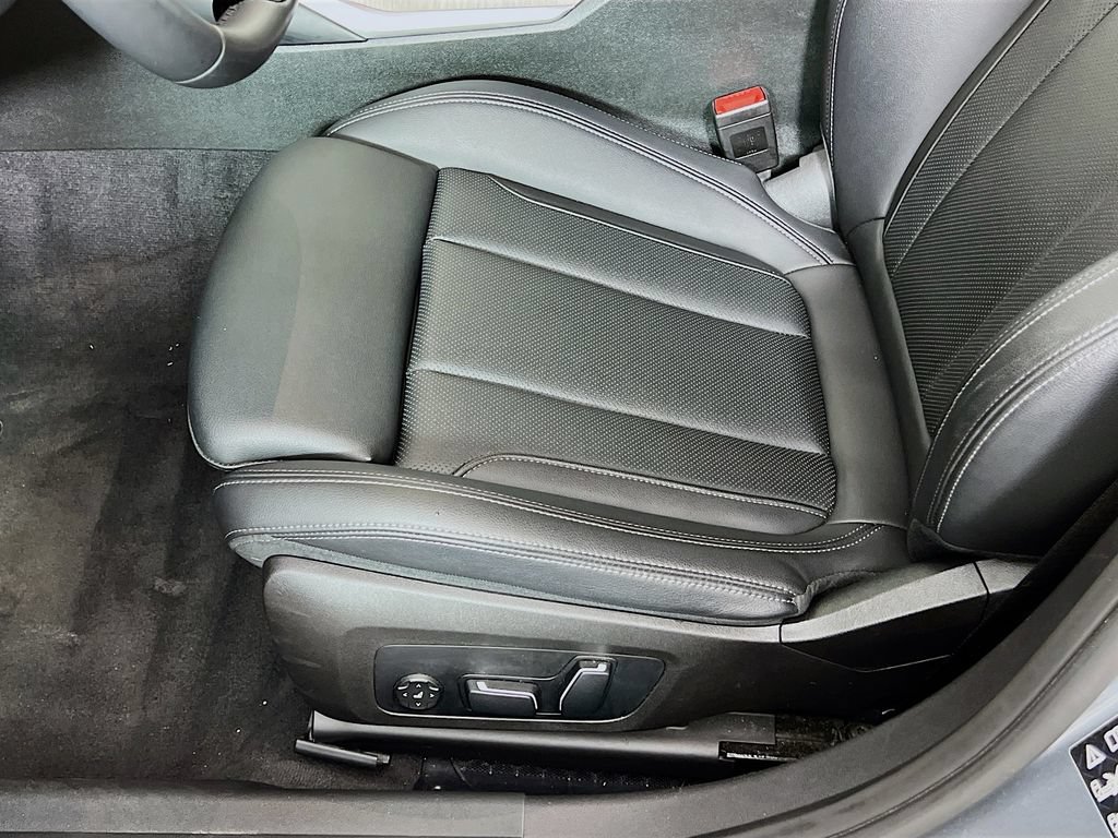 Used 2025 BMW 330i xDrive Sedan AWD/4WD image 25