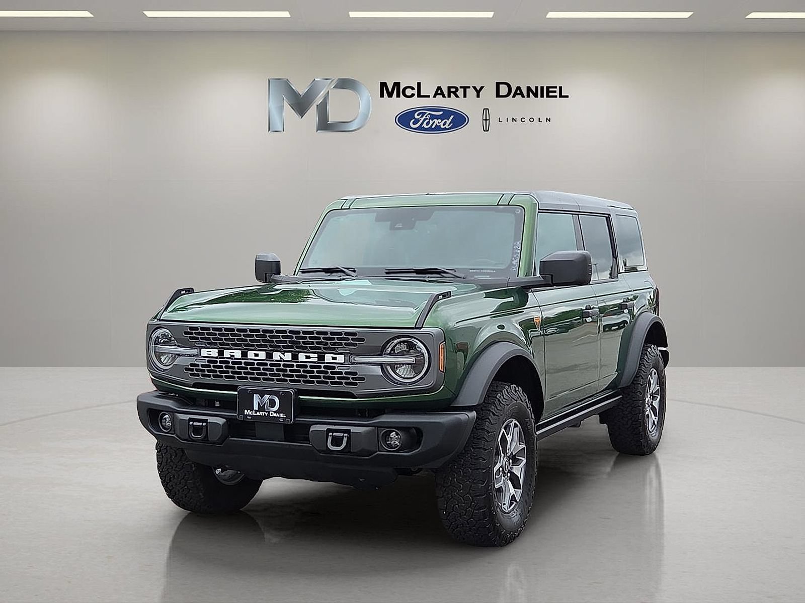 Certified 2025 Ford Bronco Badlands AWD/4WD image 2