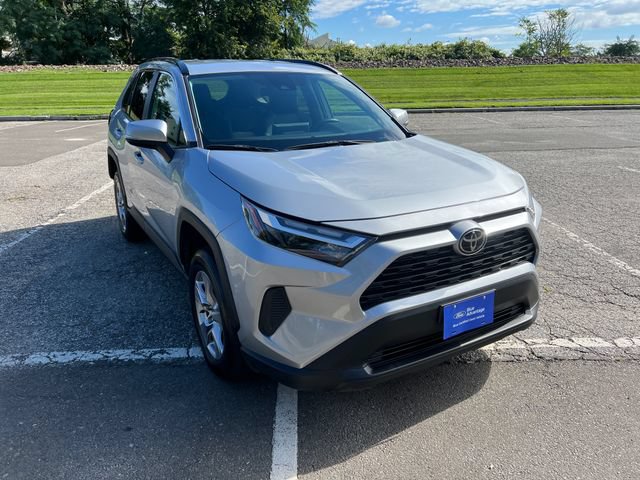 Used 2025 Toyota RAV4 XLE AWD/4WD image 2