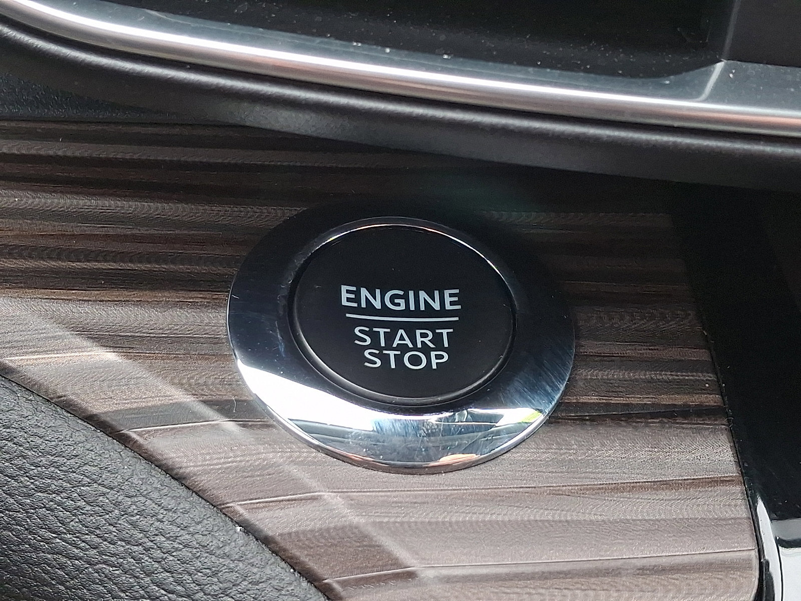 Certified 2022 Ford Explorer Limited w/ Limited Technology Package image 24