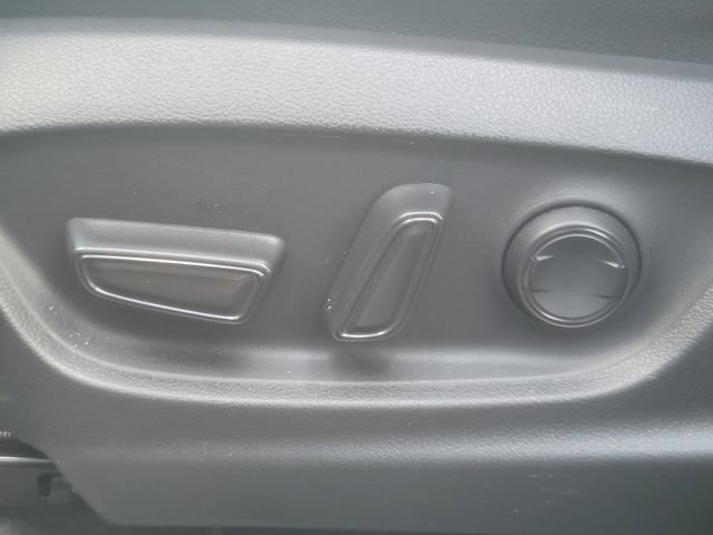 Used 2023 Toyota Corolla Cross XLE AWD/4WD image 18