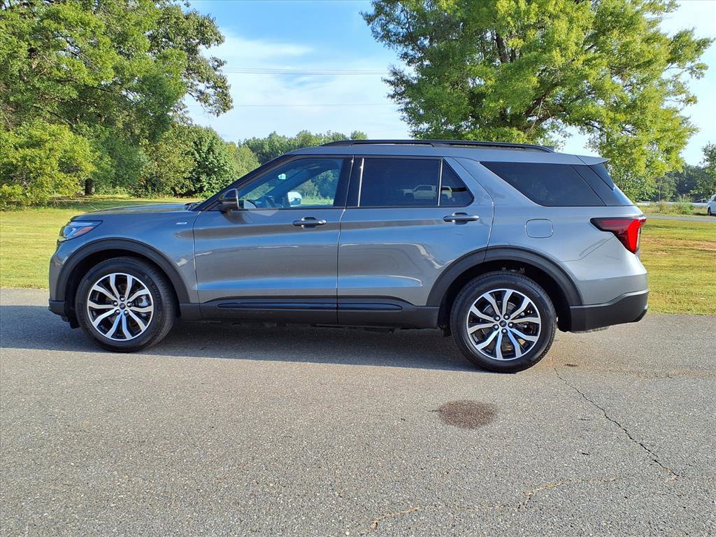 Certified 2025 Ford Explorer ST-Line image 15