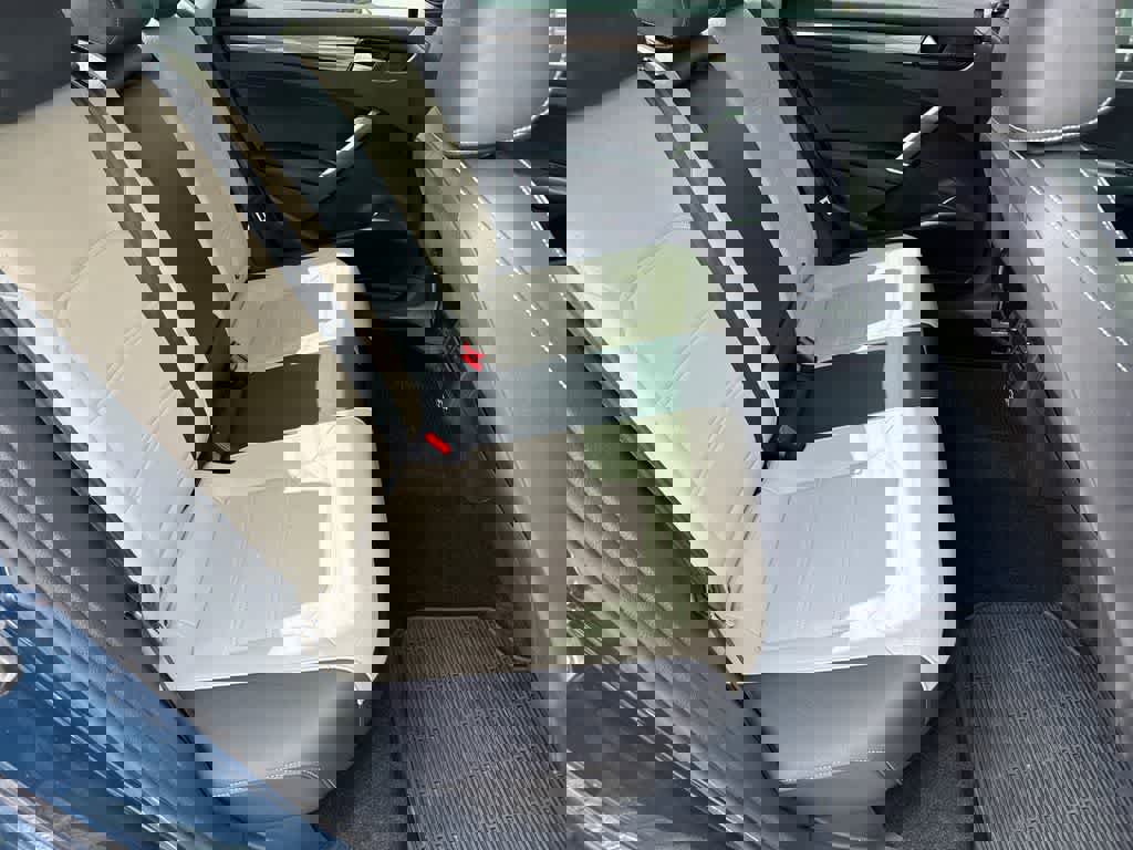 Used 2020 Volkswagen Passat 2.0T R-Line image 14