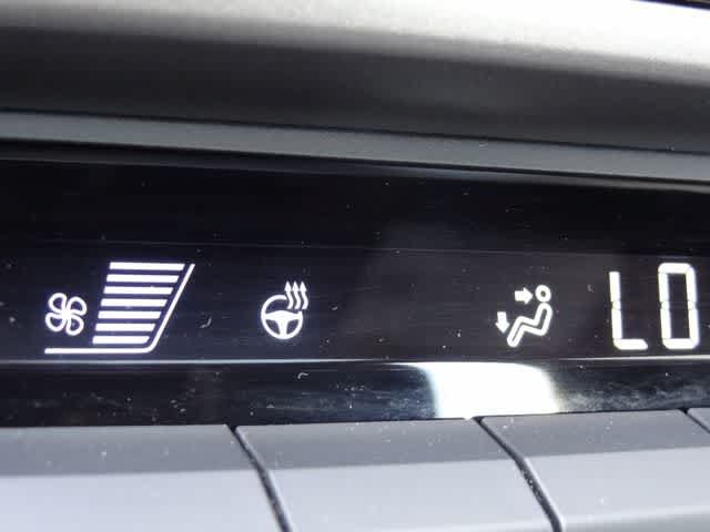 Used 2025 Toyota Camry SE w/ Convenience Package FWD image 30