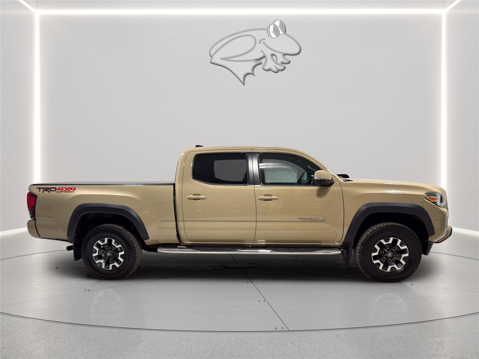 Used 2018 Toyota Tacoma TRD Off-Road w/ Technology Package AWD/4WD image 6
