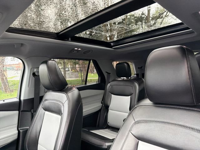 Certified 2022 Ford Explorer XLT w/ Equipment Group 202A AWD/4WD image 38