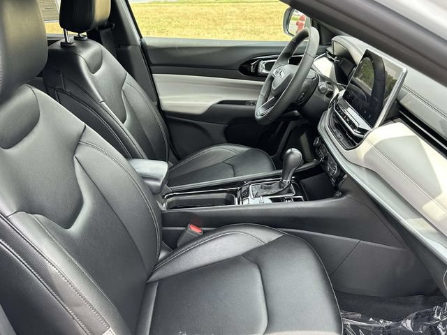 Used 2025 Jeep Compass Limited AWD/4WD image 9