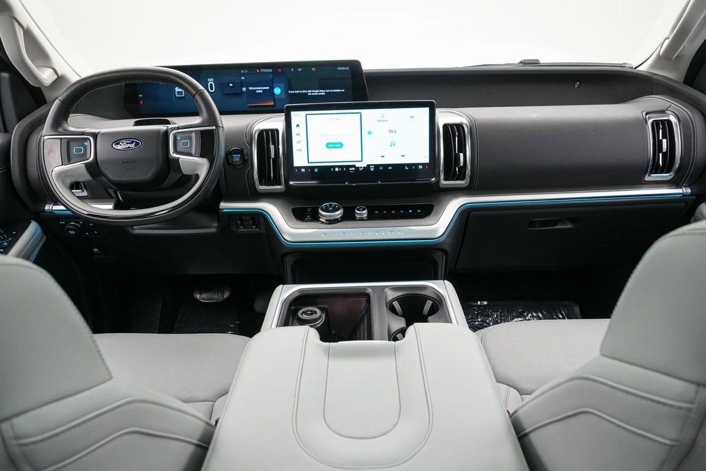 Certified 2025 Ford Expedition Platinum image 15