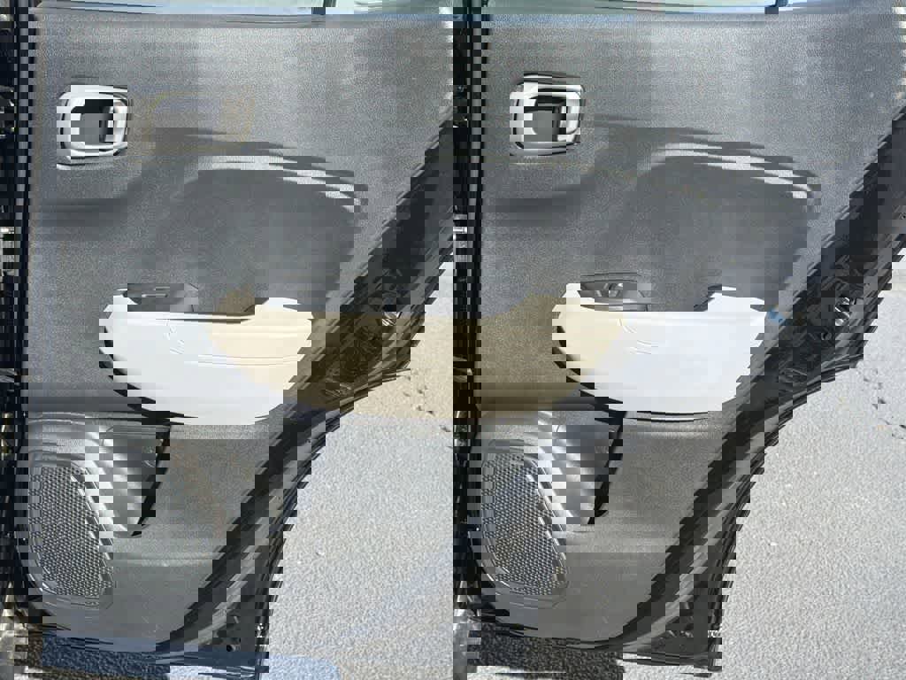 Used 2023 Hyundai Venue SEL image 15