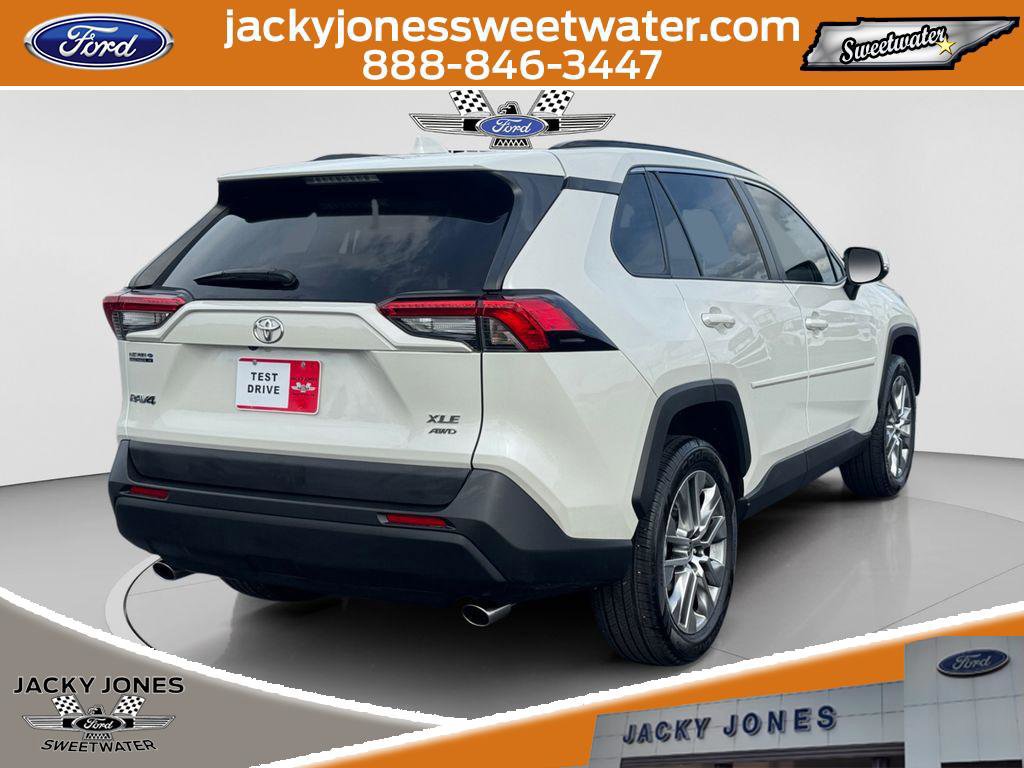Used 2022 Toyota RAV4 XLE Premium image 5