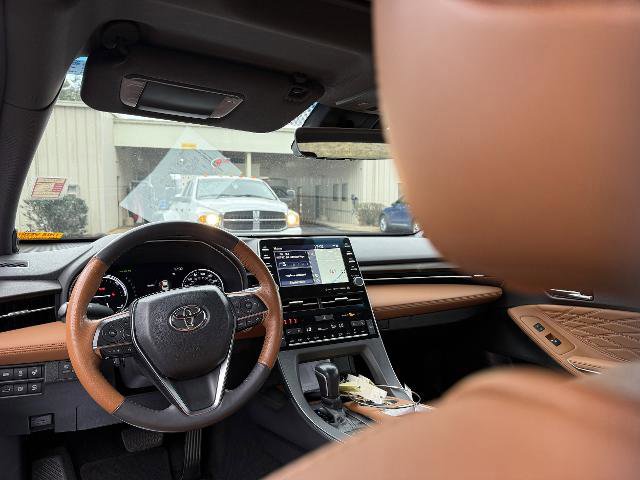 Used 2020 Toyota Avalon Limited image 13