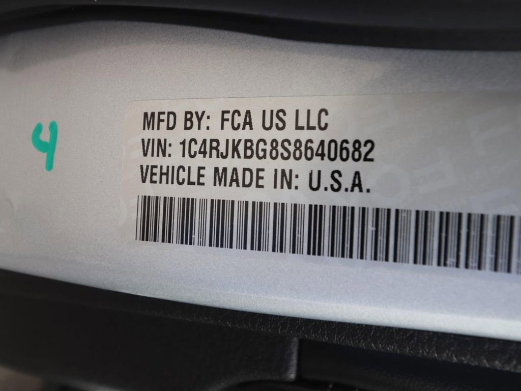 Used 2025 Jeep Grand Cherokee L Limited w/ Black Appearance Package AWD/4WD image 25