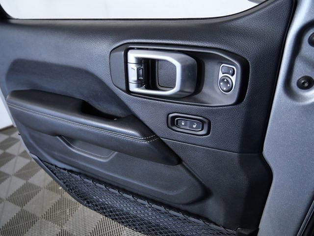 Used 2018 Jeep Wrangler Unlimited Sahara AWD/4WD image 24