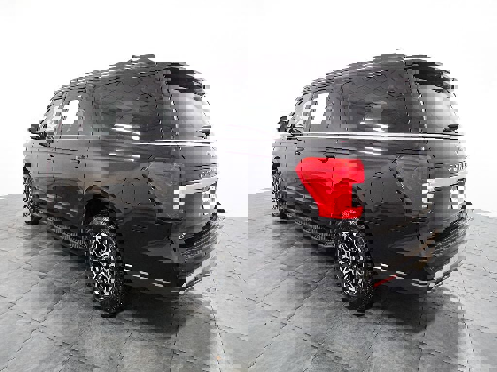 Certified 2024 Ford Expedition Max XLT image 3