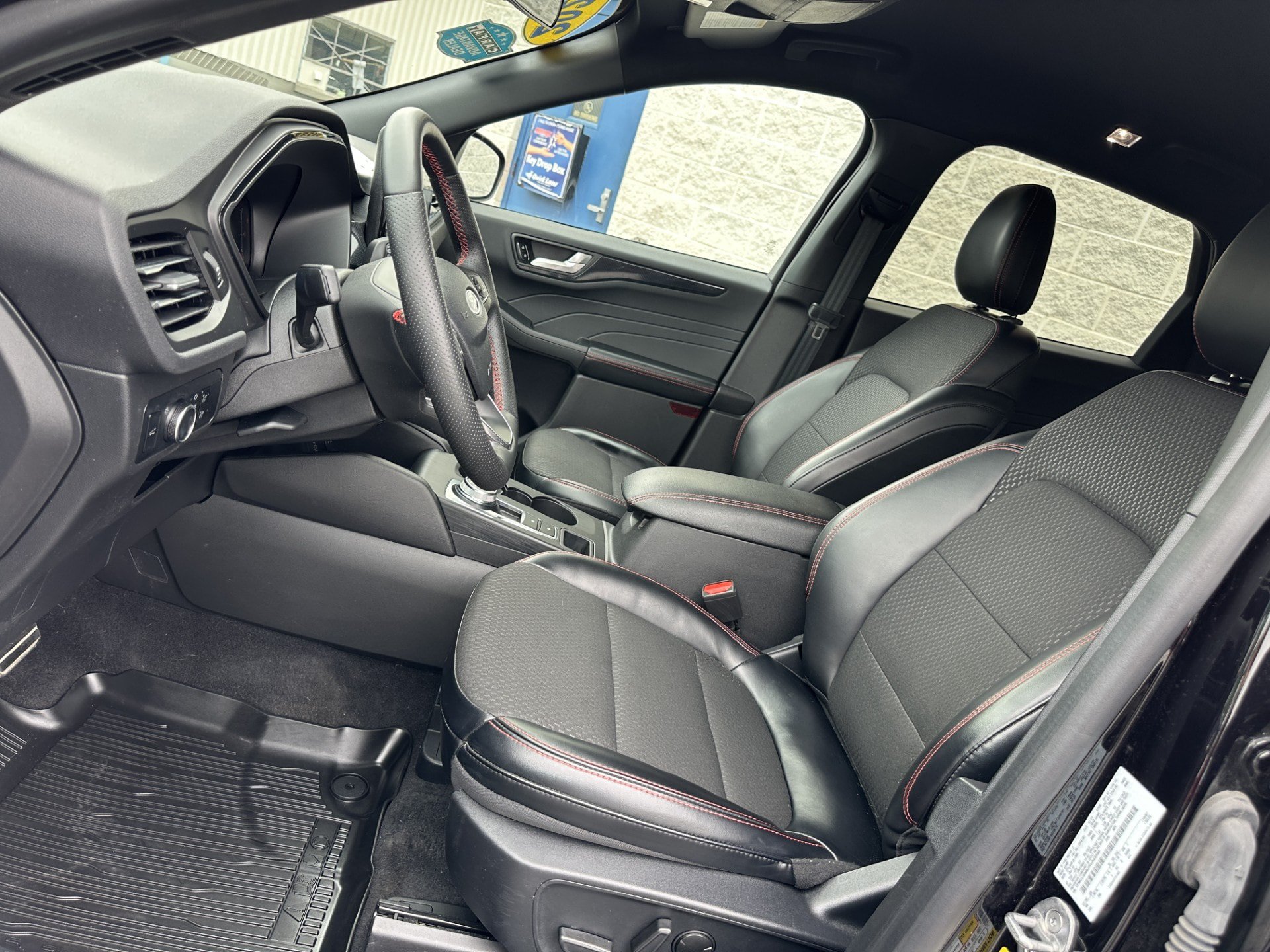 Certified 2024 Ford Escape ST-Line w/ Tech Pack #1 AWD/4WD image 9
