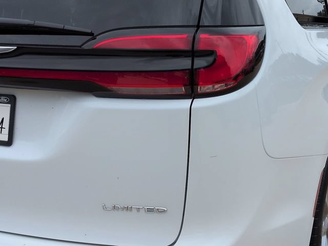 Used 2026 Chrysler Pacifica Limited FWD image 14