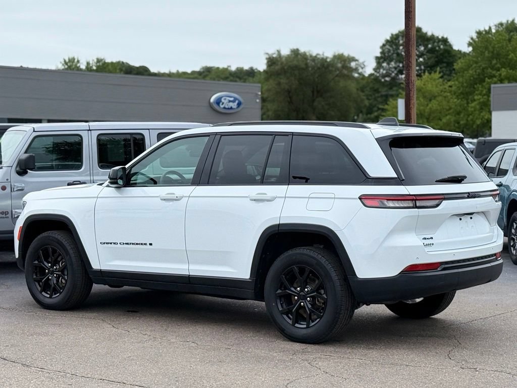 Used 2025 Jeep Grand Cherokee Altitude AWD/4WD image 35