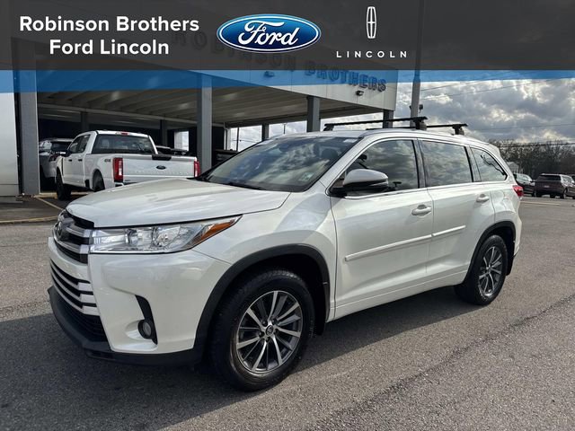 Used 2017 Toyota Highlander XLE image 1