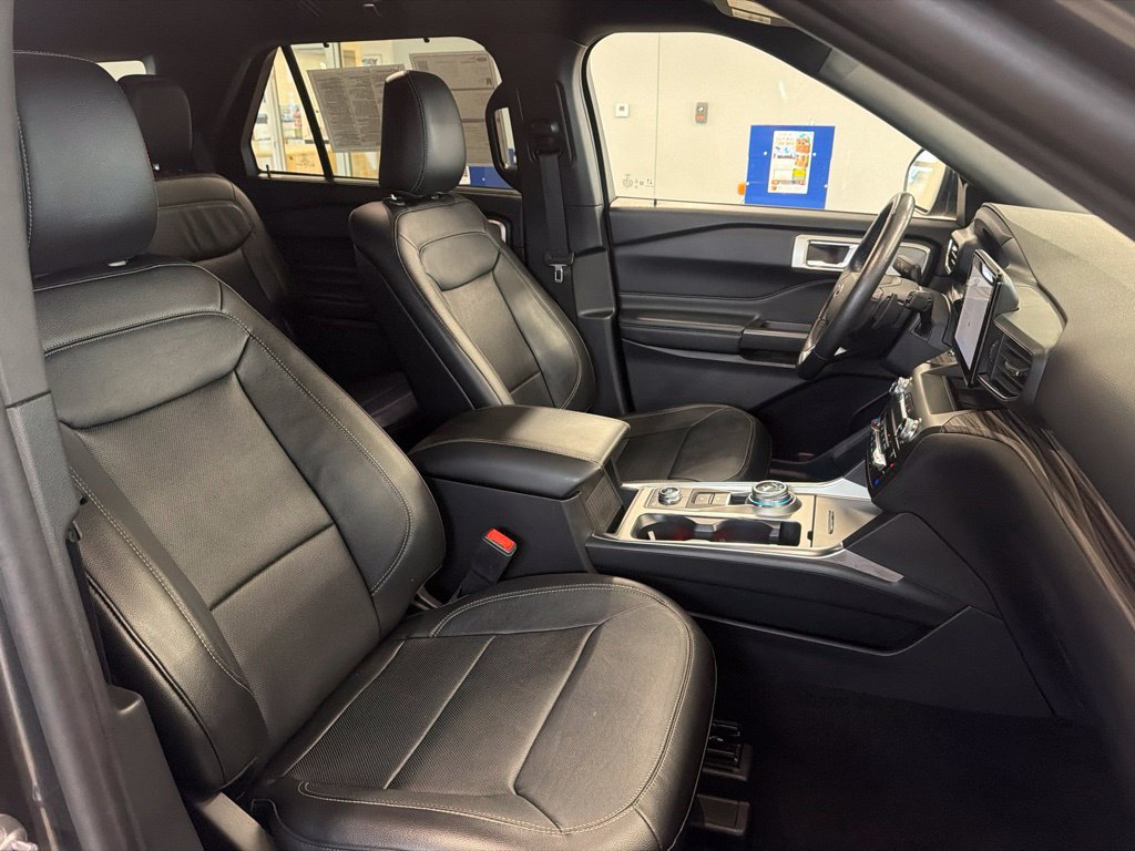 Certified 2020 Ford Explorer Limited w/ Hybrid Equipment Group 310A AWD/4WD image 18