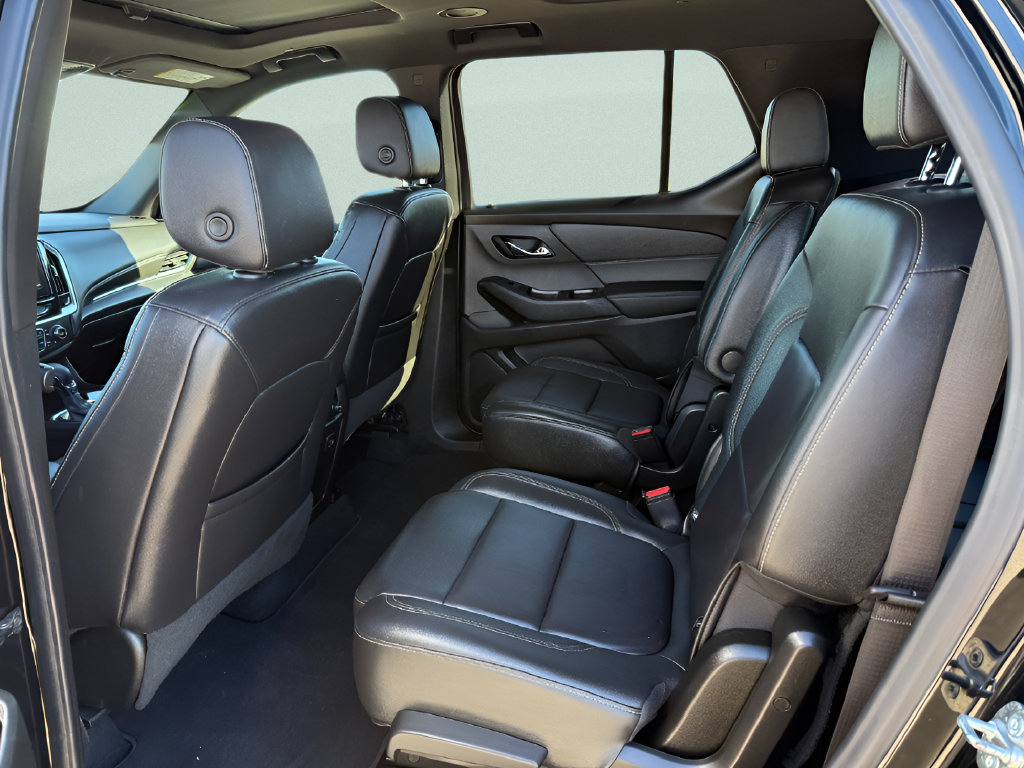 Used 2023 Chevrolet Traverse LT w/ LT Premium Package AWD/4WD image 5