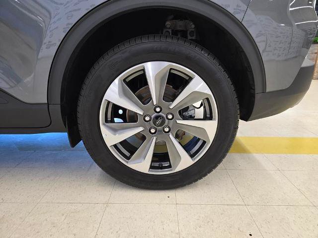 Certified 2025 Ford Escape Platinum AWD/4WD image 26