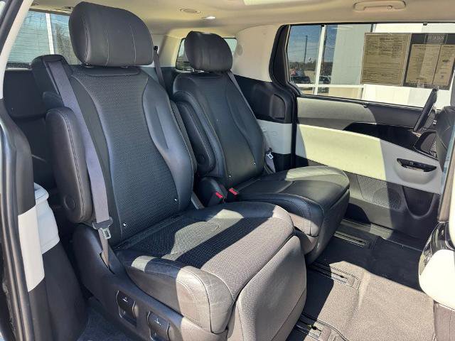 Used 2022 Kia Carnival SX Prestige image 11