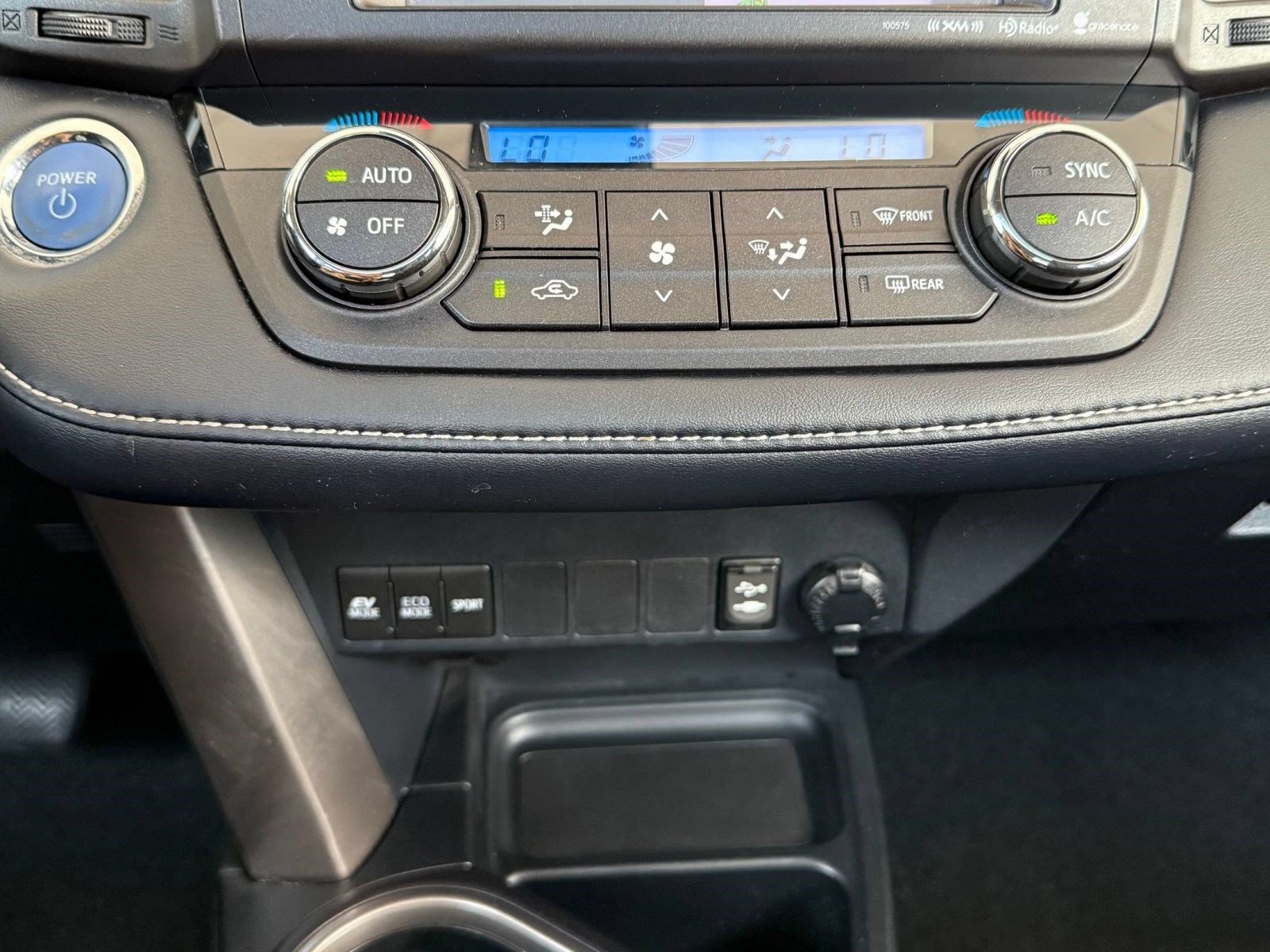 Used 2018 Toyota RAV4 XLE AWD/4WD image 30