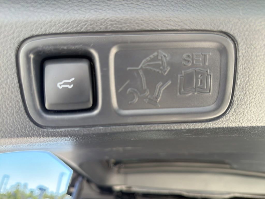 Certified 2023 Ford Expedition Limited AWD/4WD image 9