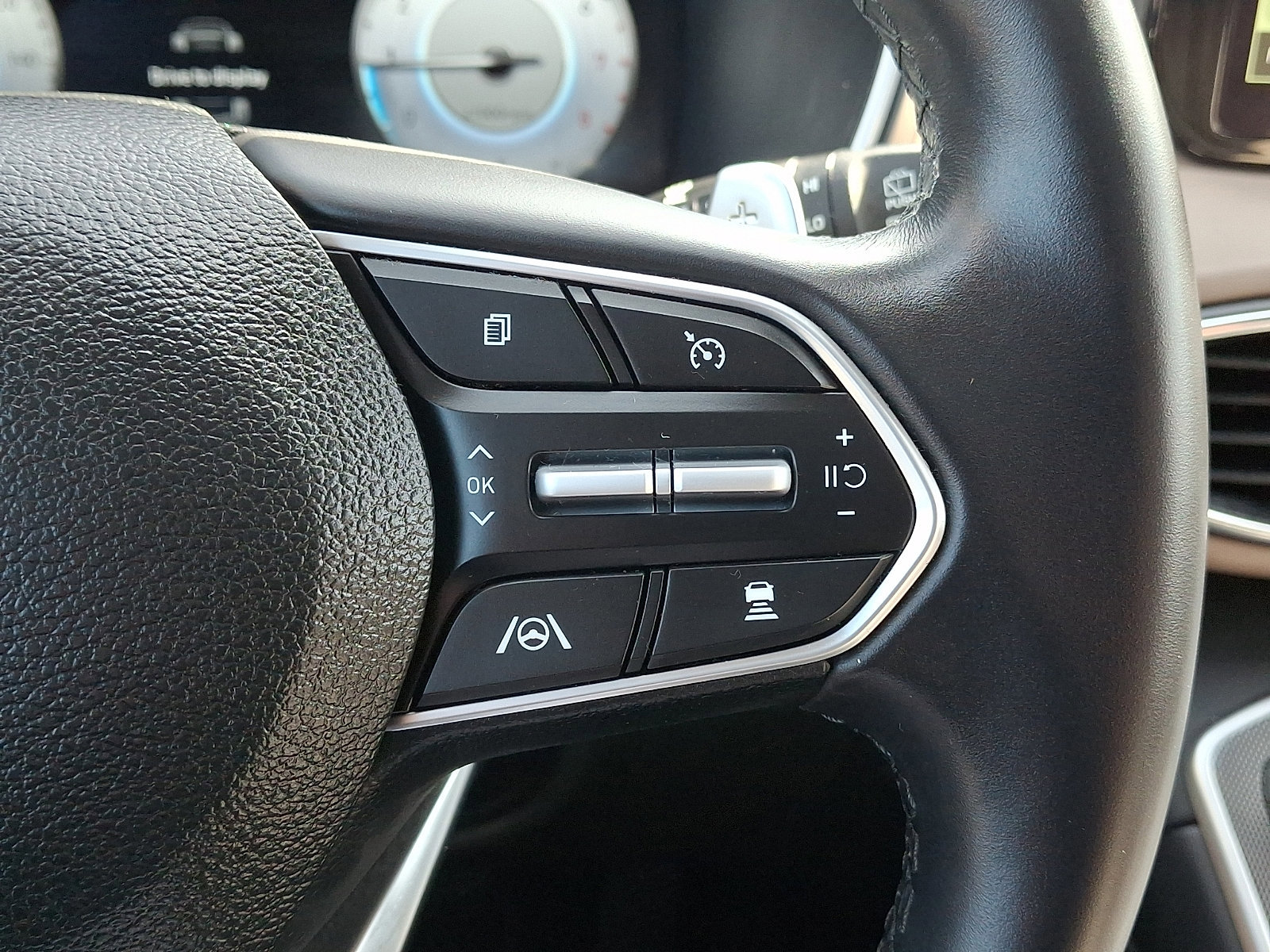 Used 2023 Hyundai Santa Fe SEL w/ Premium Package image 30